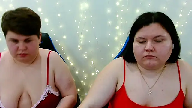 BeckyAndHellen webcam