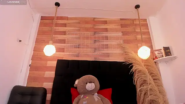 Emily_brown04 Live Webcam on Stripchat