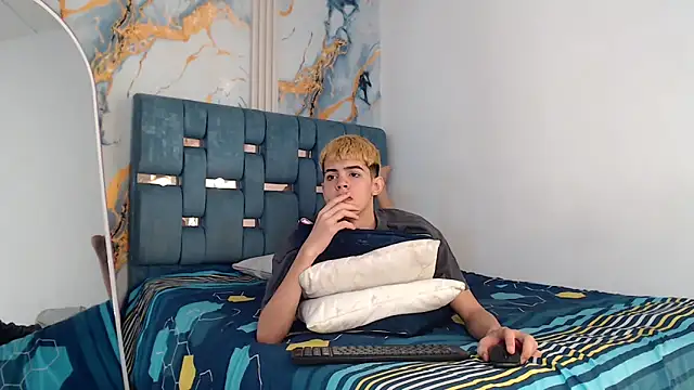 TWINKS_FRIENDS webcam