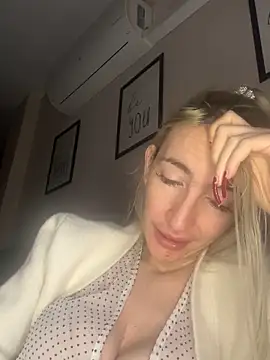 BarbieBlondieGirl webcam