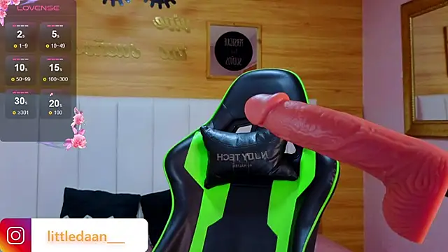 Abril_Velvet_a_ webcam