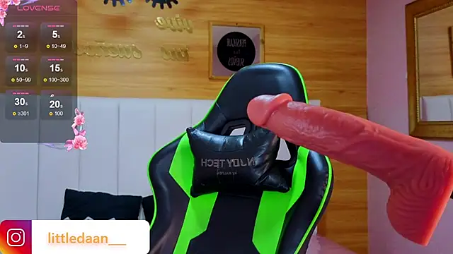 Abril_Velvet_a_ webcam