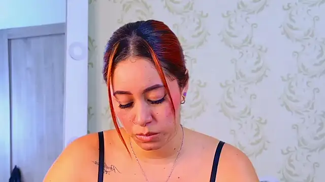 sofy-acevedo (F young) - Pantie out, spanking and pussy rubbing🔥