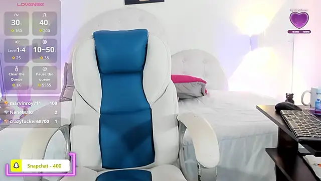 BlondeLesly webcam stripchat model stream image