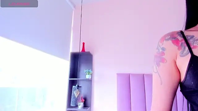 violet_myerrs webcam