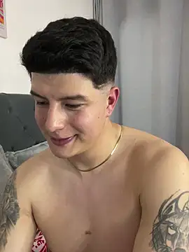 Goldenknight33 webcam