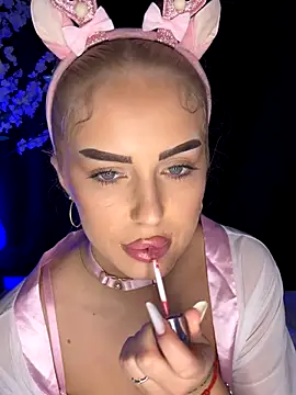 Webcam Model (AubrieleRouj1)  is live.Free join now!