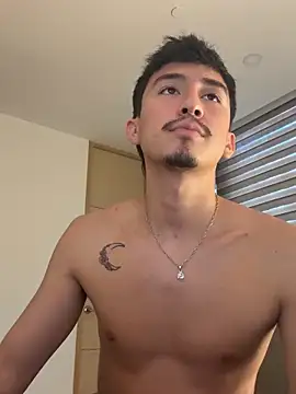 sweettaaron01 webcam