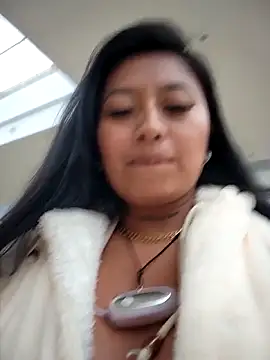 luisa16xxx (G young) - off bra in public mall🥵🫦