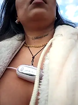 luisa16xxx (G young) - off bra in public mall🥵🫦