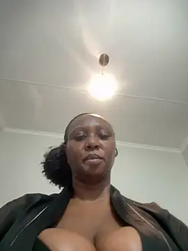 Bootyliciouse21X webcam