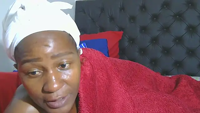 sluttylaura21 webcam