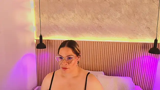 big_tits_in_your_face webcam