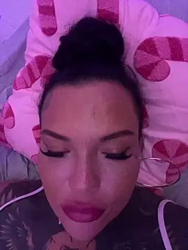 _MelinaCurves_ webcam