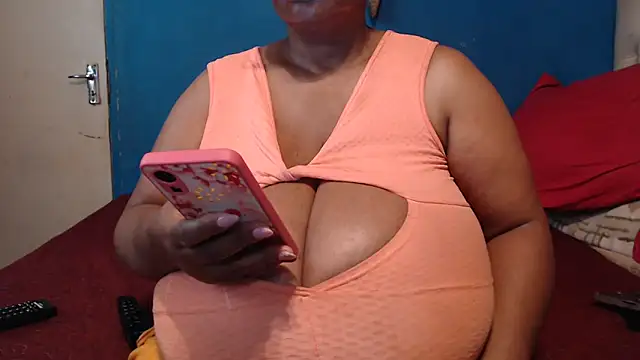 CUTEFIRMMELONSS webcam