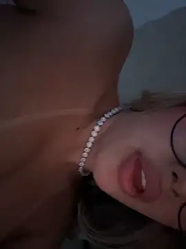 saliha_pinky_ webcam