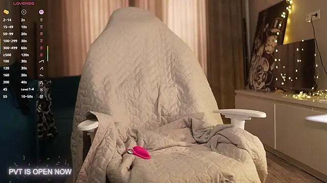 angel_luisa's Stripchat show and profile