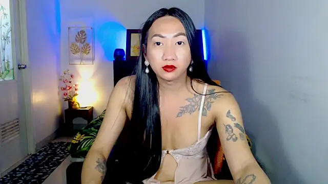 LovelyQueen69 webcam
