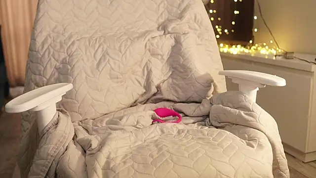 angel_luisa's Stripchat show and profile