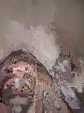 SheHangsBrightLiz webcam