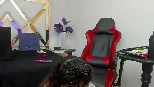 SalomeANDTheylor webcam