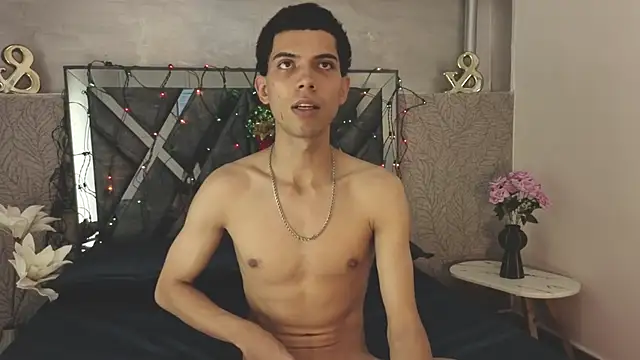 prettyboyy_13 webcam