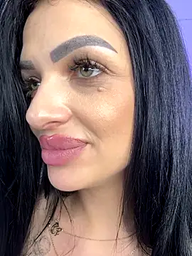 Webcam Model (IrisRossie)  is live.Free join now!