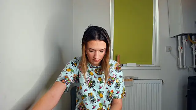 larastone69 - LaraStone69's free webcam - UK Sex Cams