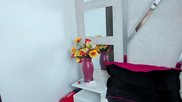 Alana_Hotterr webcam