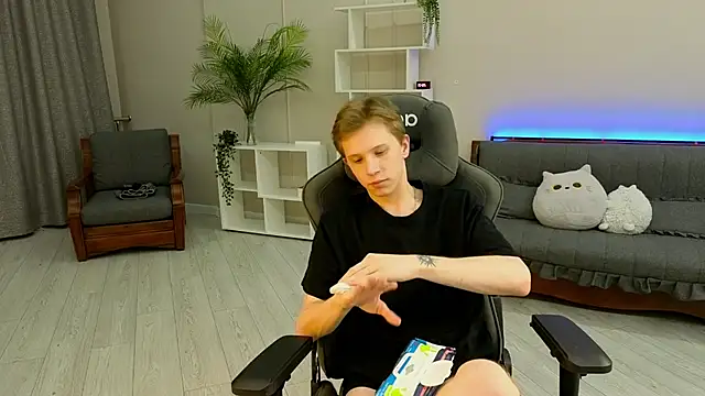 arlekincrop (M young) - hey im back