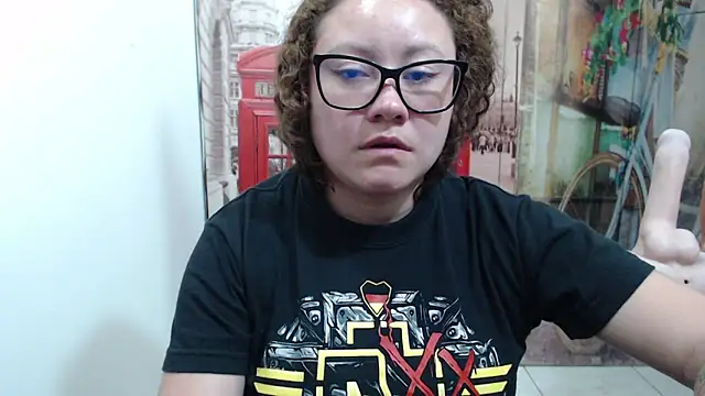 curly_greeneyed webcam