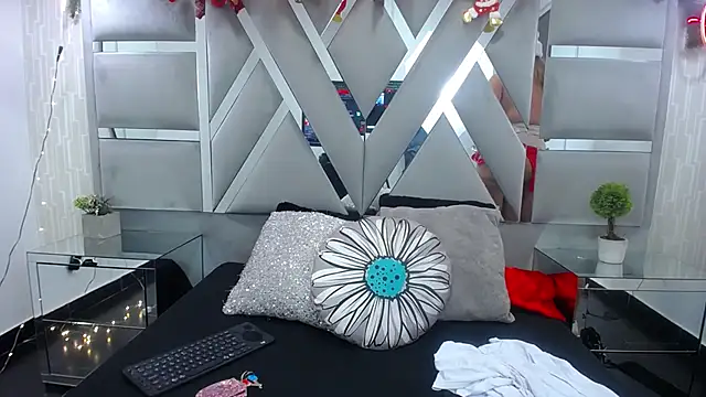 MonzerratBoyer webcam