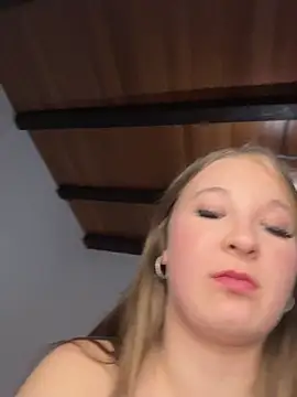 LittleChaosQueen webcam