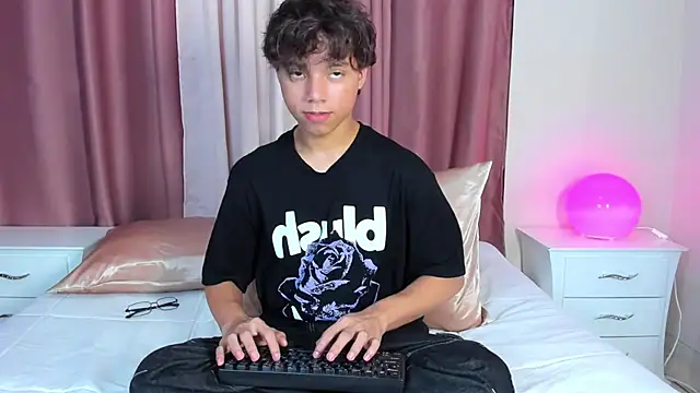 Honeymoon_sariel webcam