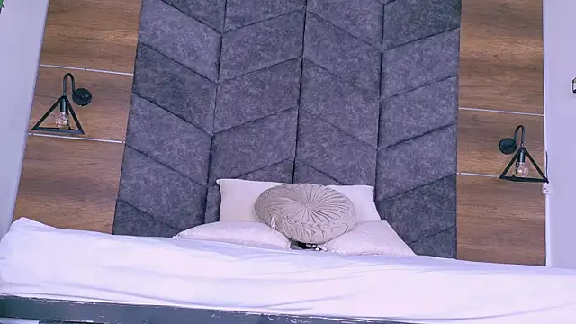 AbigailLenox__ webcam