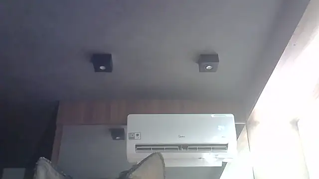 skinnykitten - SkinnyKitten's free webcam - UK Sex Cams