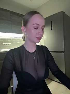 Webcam Model (MissOyee)  is live.Free join now!