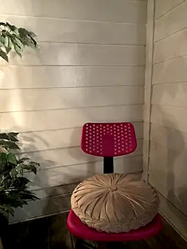 Webcam Model (BigFineSelena)  is live.Free join now!