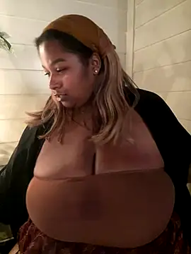 BigFineSelena webcam