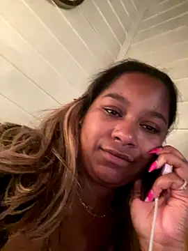 BigFineSelena webcam