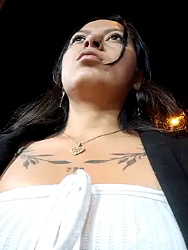 Webcam Model (LunaHot_777)  is live.Free join now!