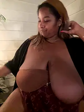 BigFineSelena webcam