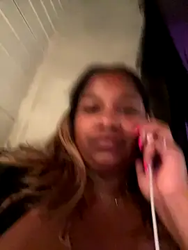 BigFineSelena webcam