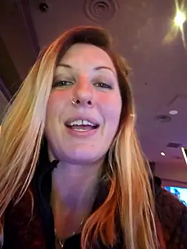 SheIsSomething webcam