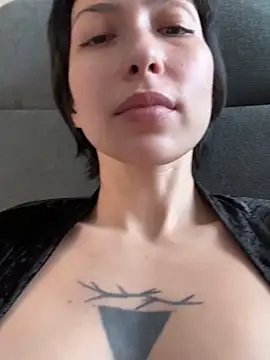 Webcam Model (kikidoll)  is live.Free join now!