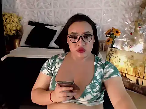 Hotcum_ella webcam