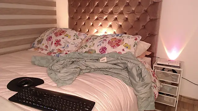 Roussmariehenao webcam