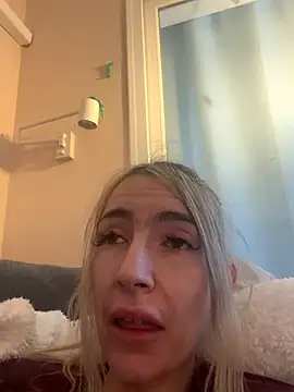 BarbieBlondieGirl webcam