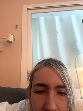 BarbieBlondieGirl webcam