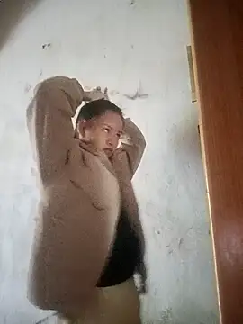 Webcam Model (Pretty-haert) is live